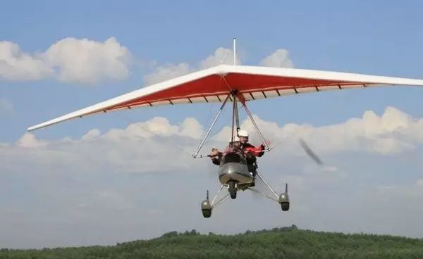 {線上賭場}(飞机上三角形是用来干嘛的)